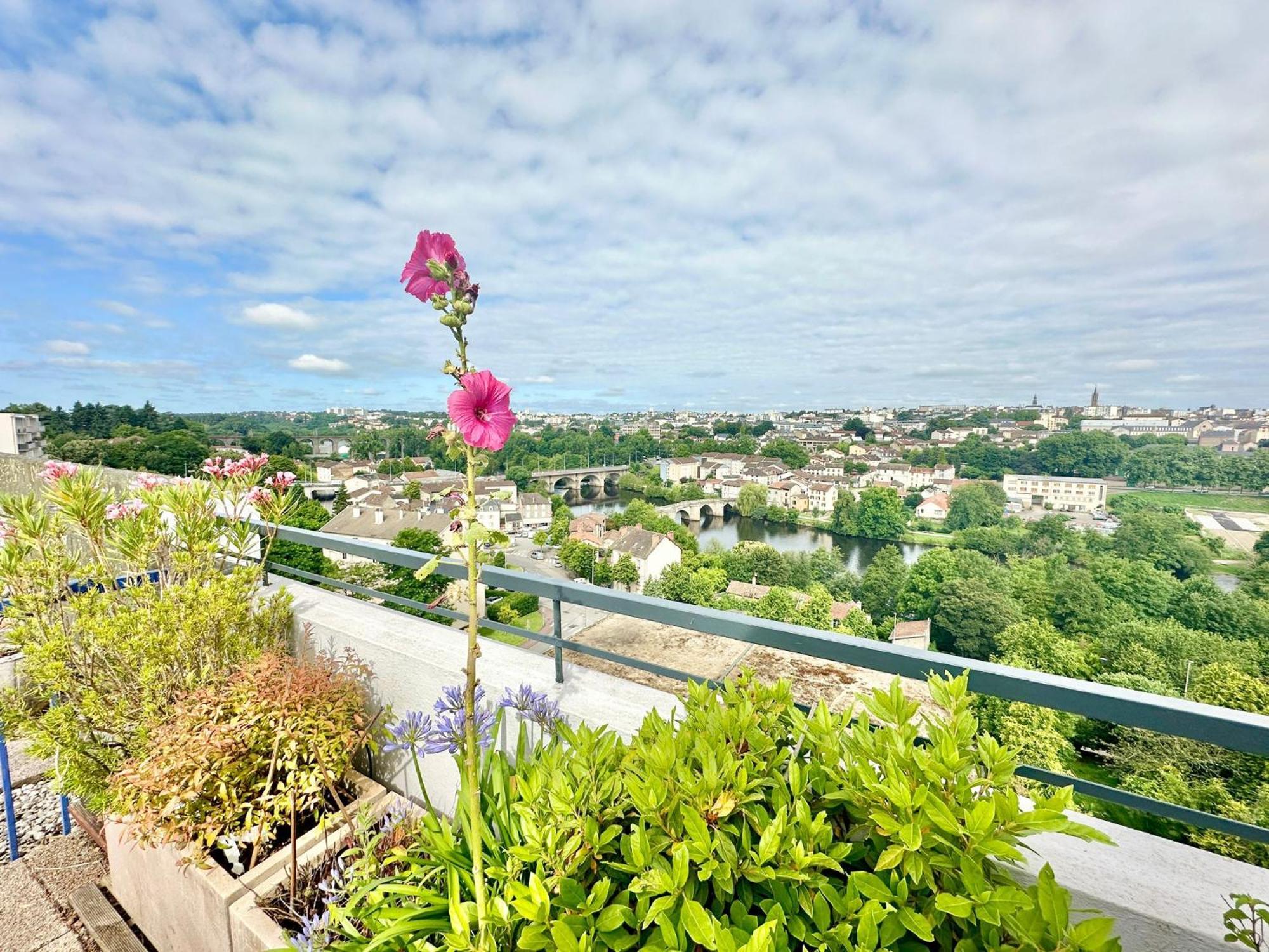 Apartament Le Panoramique, Splendide Avec Vue Sur La Vienne Limoges Zewnętrze zdjęcie
